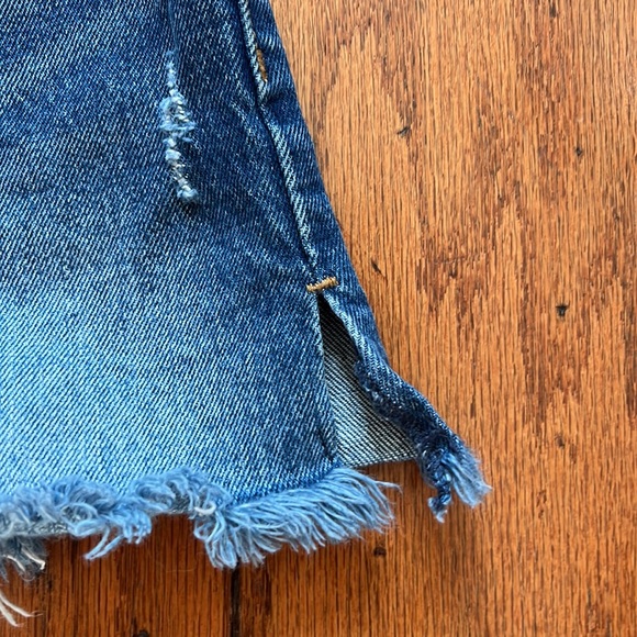 Super cute! A&F size 0 denim shorts! - Picture 3 of 4